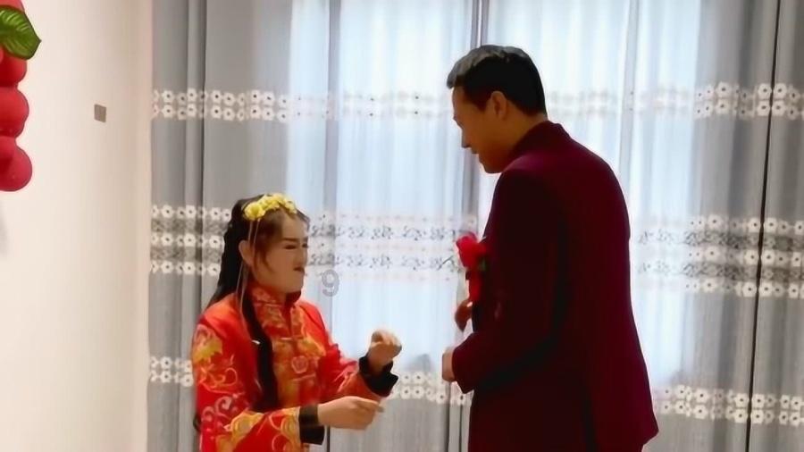 老军阀落魄至极,张作霖却拿来女儿照片奉承道:老兄,随便挑!
